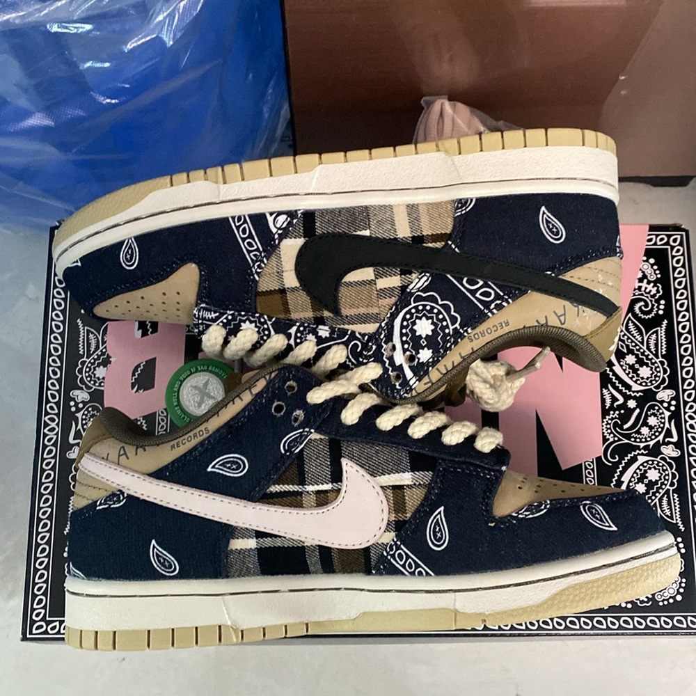 Nike Dunk Low Premium QS SB x Travis Scott Cactus Jack  Sneaker Size Womens 8